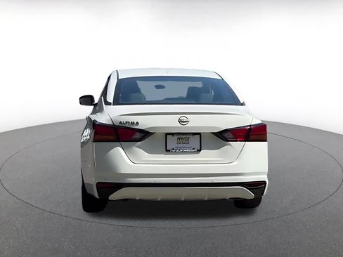 Used 2025 Nissan Altima 2.5 SV FWD image 12