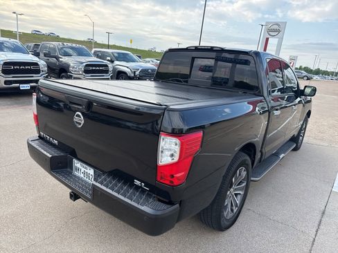 Used 2018 Nissan Titan SL image 7