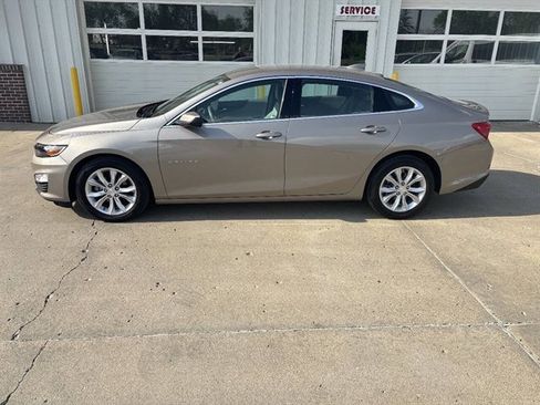 Used 2025 Chevrolet Malibu LT FWD image 1