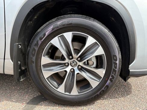 Certified 2025 Toyota Highlander XLE AWD/4WD image 12