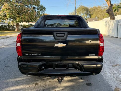 Used 2010 Chevrolet Avalanche LS w/ Convenience Package image 6
