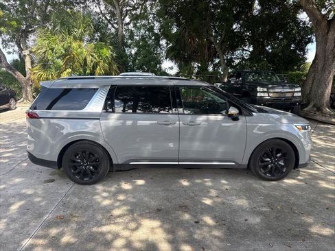 Used 2022 Kia Carnival SX FWD image 6