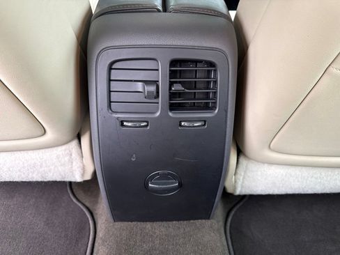 Used 2015 Lincoln MKS AWD image 19