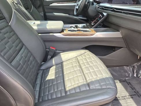 Used 2025 Cadillac Escalade Sport Platinum w/ LPO, ONYX Package AWD/4WD image 32