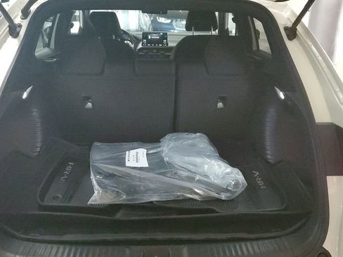 Used 2023 Honda HR-V Sport image 10