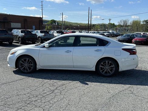 Used 2018 Nissan Altima FWD image 5