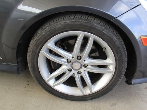 Used 2013 Mercedes-Benz C 250 Sedan image 30