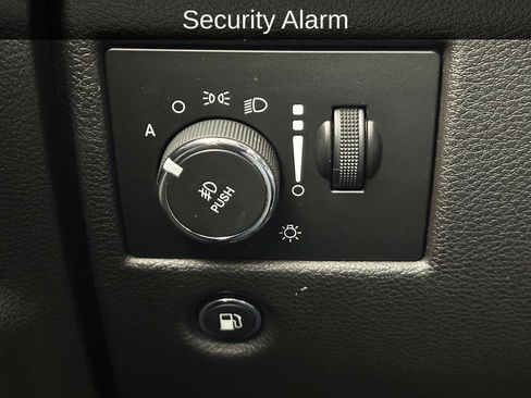 Used 2018 Jeep Grand Cherokee Altitude RWD image 11