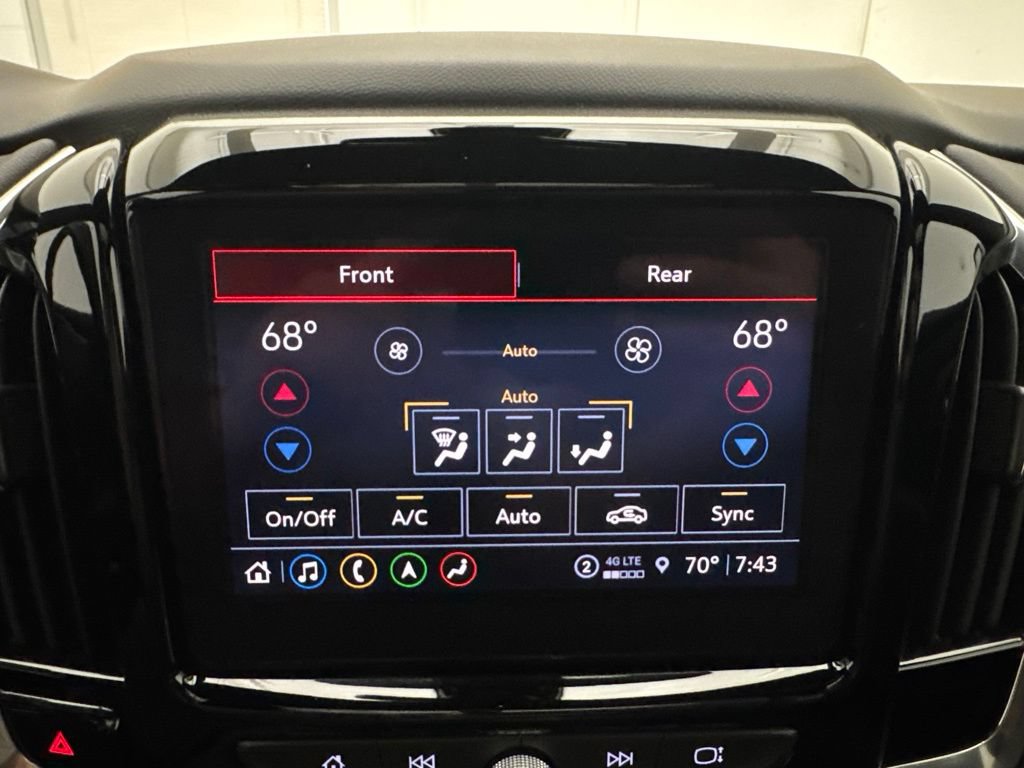 Used 2023 Chevrolet Traverse LT w/ LT Premium Package AWD/4WD image 40