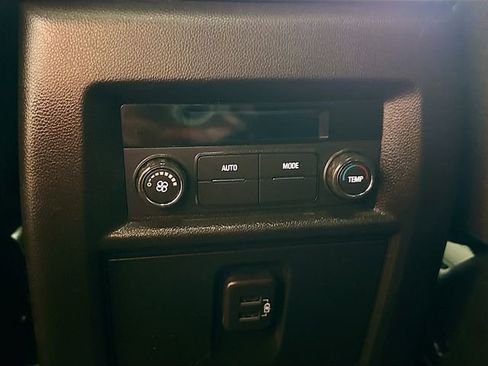 Used 2023 Chevrolet Traverse LT image 25