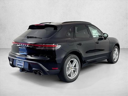 Certified 2025 Porsche Macan AWD/4WD image 28