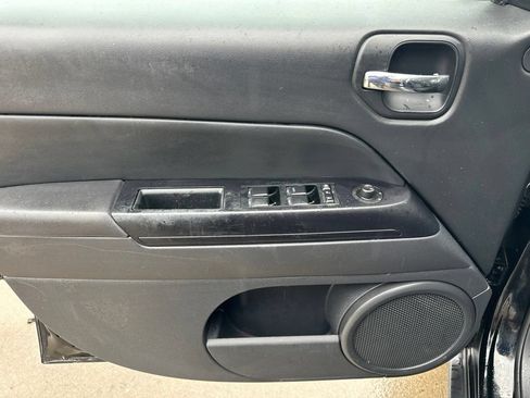 Used 2014 Jeep Patriot Latitude FWD image 16