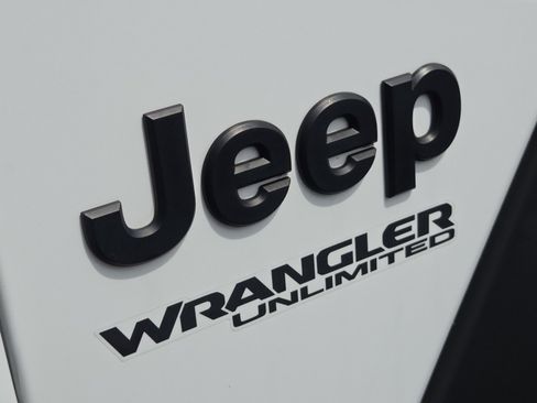 Used 2022 Jeep Wrangler Unlimited Sport AWD/4WD image 12