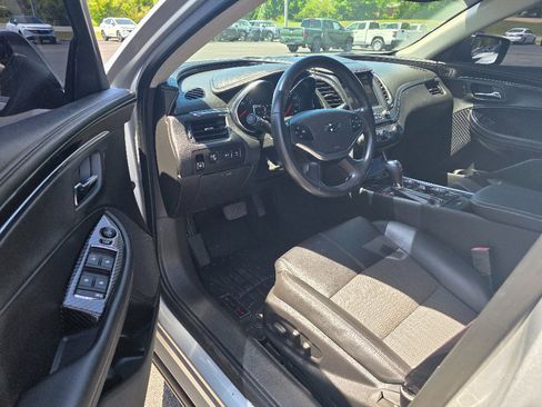 Used 2014 Chevrolet Impala LT w/ Convenience Package FWD image 10