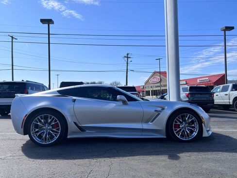 Used 2016 Chevrolet Corvette Z06 w/ 3LZ Preferred Equipment Group image 10
