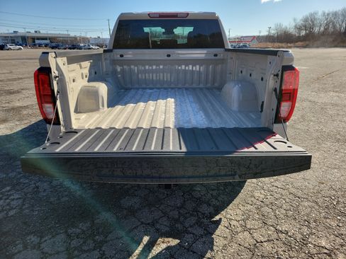 New 2026 GMC Sierra 1500 SLE image 16