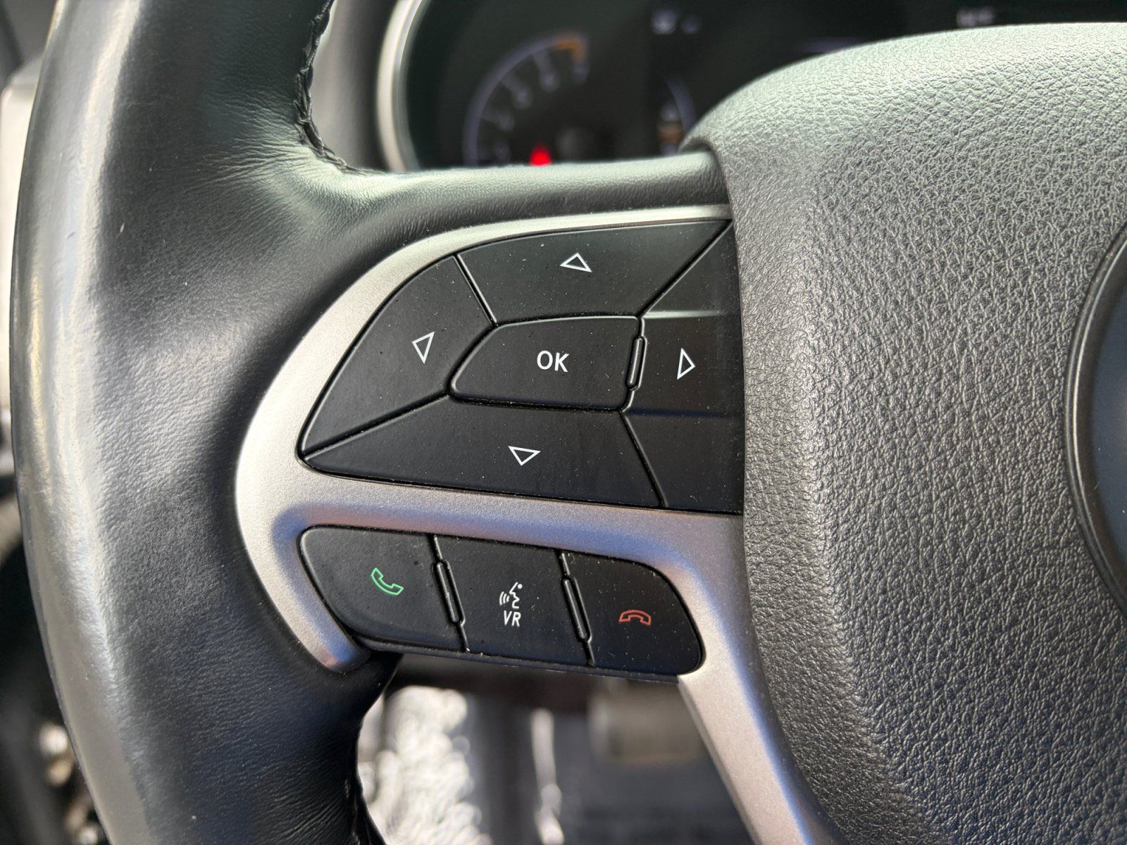 Used 2018 Jeep Grand Cherokee Altitude RWD image 14