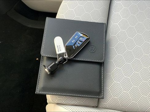 New 2025 Volkswagen ID. Buzz 1st Edition image 29