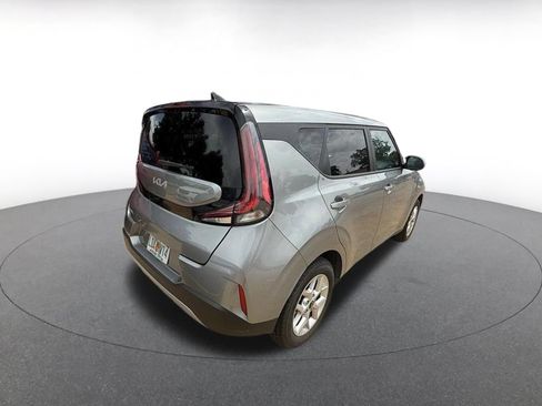 Used 2025 Kia Soul LX w/ LX Technology Package FWD image 4