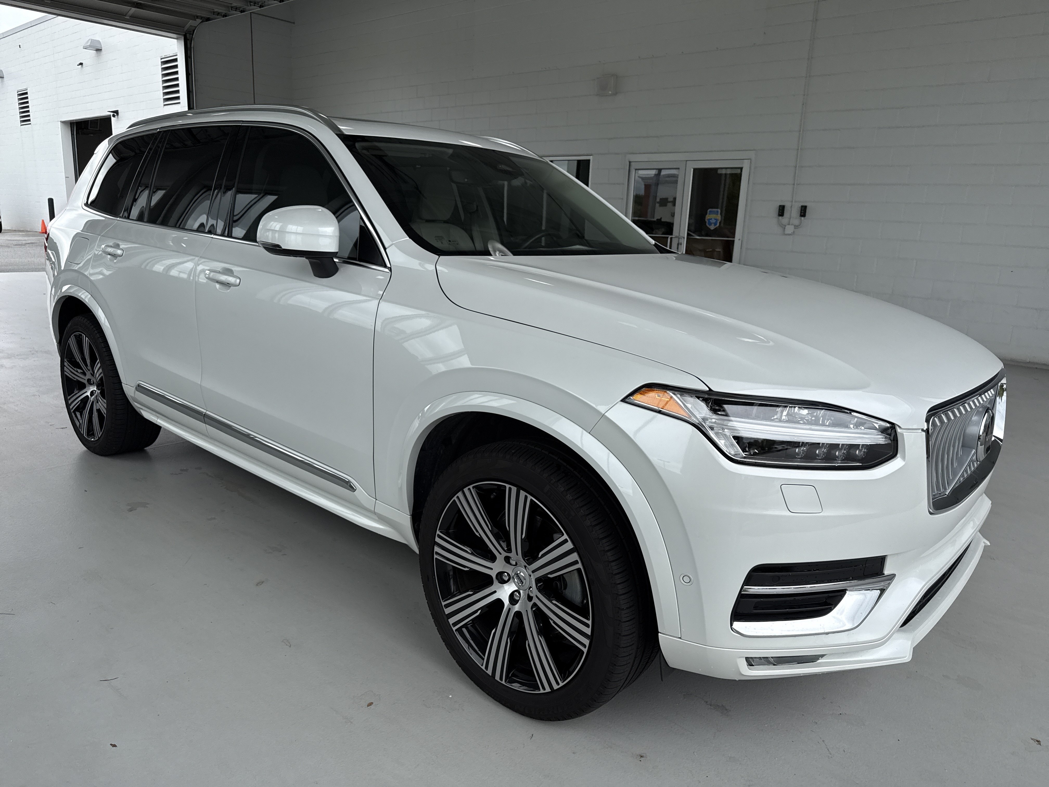 Used 2025 Volvo XC90 B6 Ultra w/ Protection Package AWD/4WD image 15