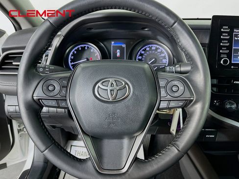 Used 2022 Toyota Camry SE FWD image 14