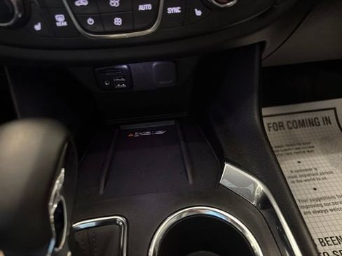Used 2023 Chevrolet Traverse High Country AWD/4WD image 32
