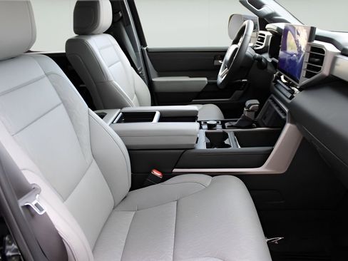 Certified 2025 Toyota Tundra Limited AWD/4WD image 25