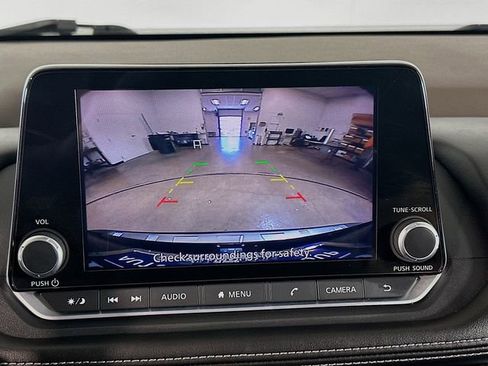 Used 2023 Nissan Rogue SV image 22