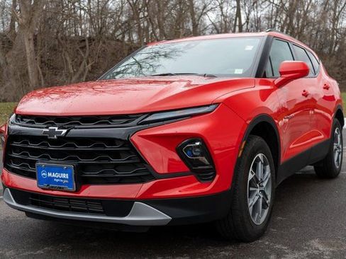 Used 2023 Chevrolet Blazer LT w/ Convenience Package AWD/4WD image 2