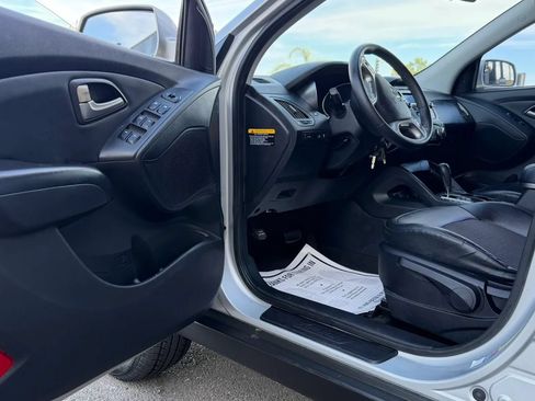 Used 2010 Hyundai Tucson GLS w/ Popular Equipment Pkg 2 FWD image 9