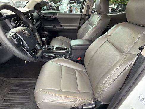 Used 2020 Toyota Tacoma SR AWD/4WD image 13