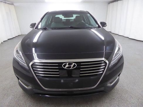 Used 2017 Hyundai Sonata Limited w/ Ultimate Package 02 FWD image 2