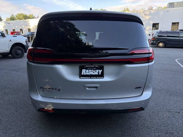 New 2026 Chrysler Pacifica Select w/ S Appearance Package AWD/4WD image 7