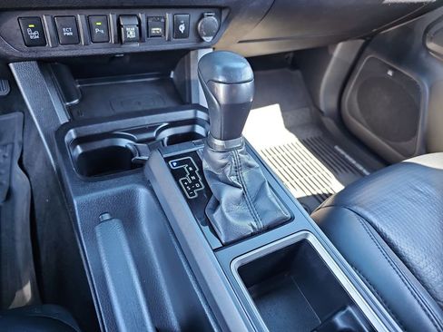Used 2020 Toyota Tacoma TRD Off-Road w/ TRD Premium Off Road Package AWD/4WD image 16