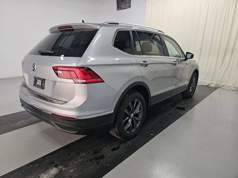 Used 2023 Volkswagen Tiguan SE FWD image 4