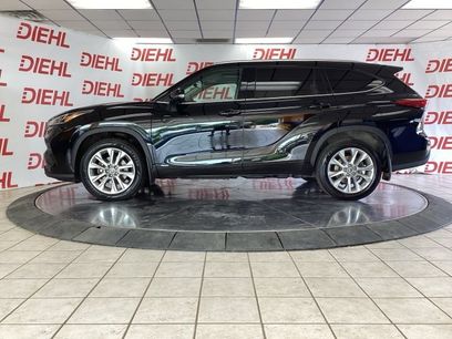 Used 2023 Toyota Highlander Limited