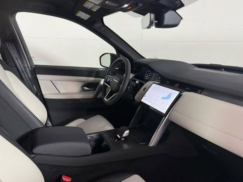 New 2026 Land Rover Discovery Sport Landmark image 33