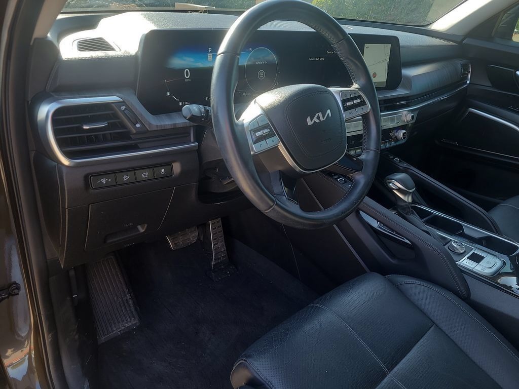 Used 2023 Kia Telluride SX FWD image 16