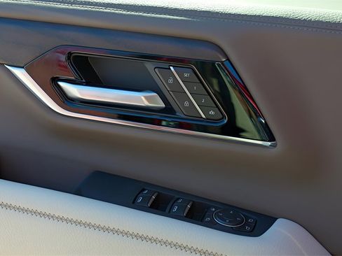 New 2026 GMC Yukon Denali w/ Sun & Power Step Package image 20