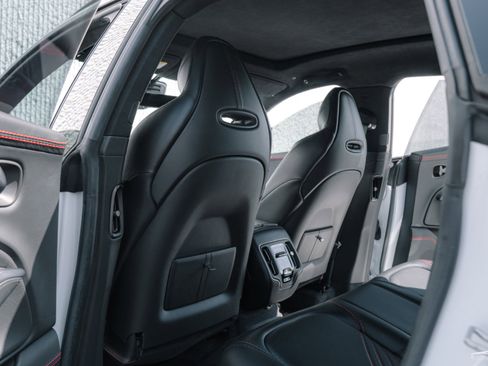 Used 2021 Aston Martin DBX image 31