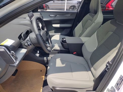 New 2025 Volvo EX30 Plus image 11