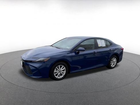 Used 2025 Toyota Camry LE image 7