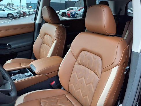 New 2026 Nissan Pathfinder Platinum AWD/4WD image 13
