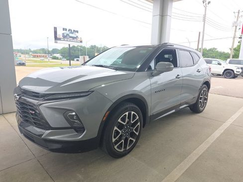 Used 2024 Chevrolet Blazer RS w/ Driver Confidence II Package FWD image 3
