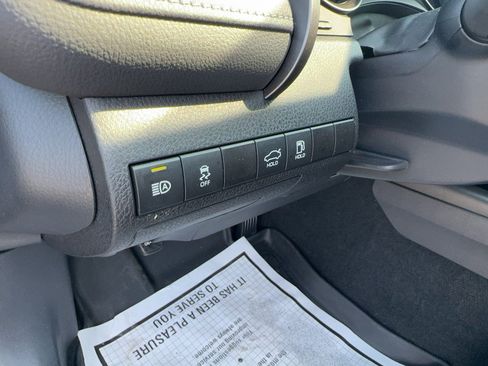 Used 2023 Toyota Camry SE w/ Convenience Package FWD image 18