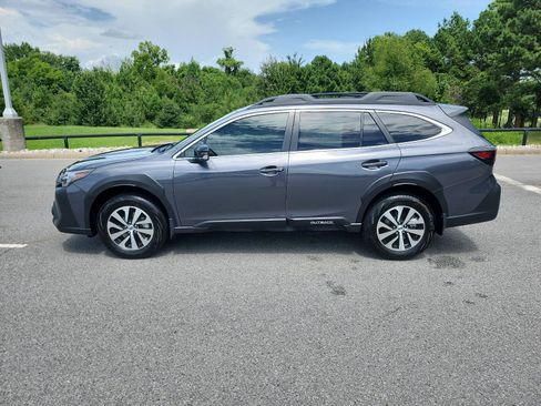 Used 2025 Subaru Outback Premium AWD/4WD image 2