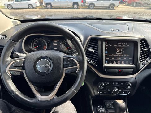 Used 2015 Jeep Cherokee Latitude image 18