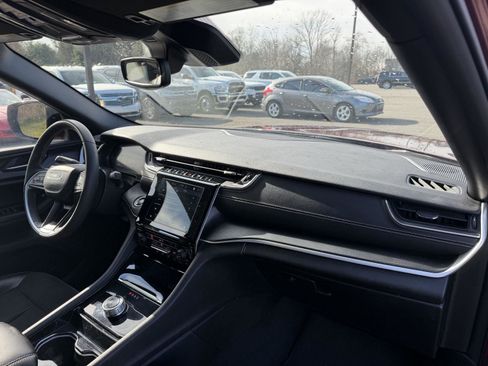 Used 2023 Jeep Grand Cherokee Altitude image 30