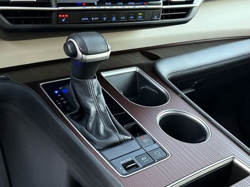 Used 2023 Toyota Sienna XLE image 21