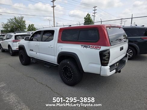 Used 2017 Toyota Tacoma TRD Off-Road AWD/4WD image 8
